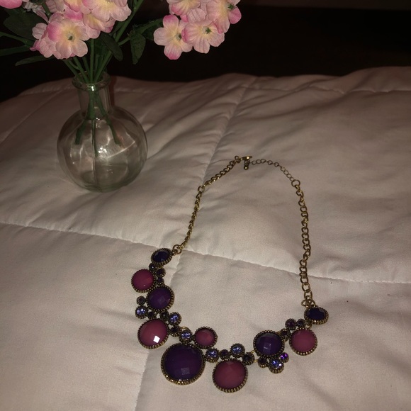 Assorted Women’s Chunky Necklaces - Picture 5 of 8